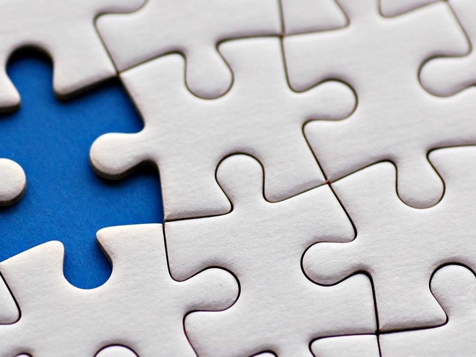 Люди пазлы картинка. Пазлы приложение. Разноцветные пазлы. Пазлы. Пазл за челябинскую область.